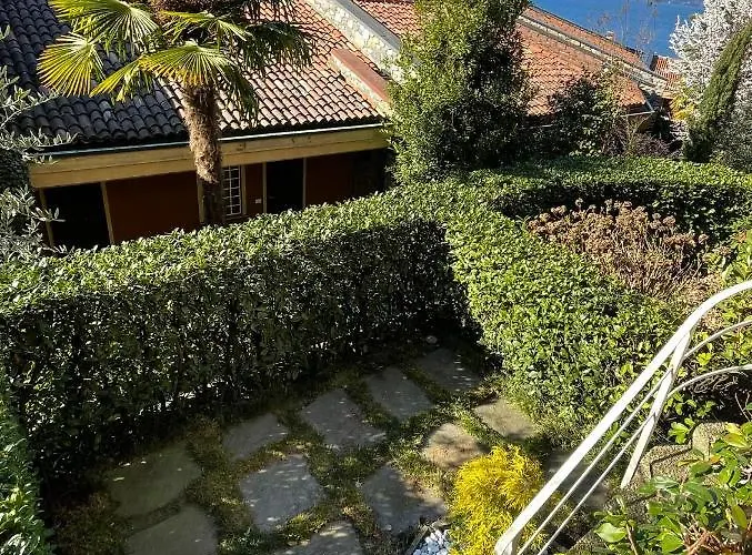 Casa Anna - Parco Hermitage アパート *